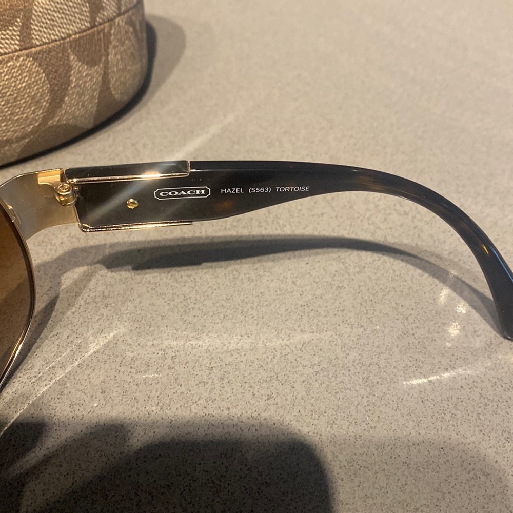 Coach Sunglasses with case - Picture 6 of 6